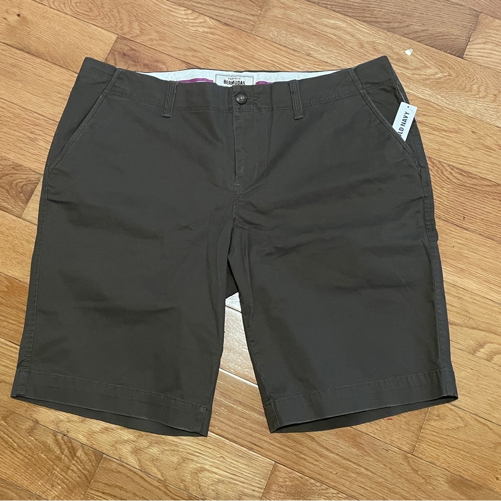 Old Navy Women’s Dark Brown Flat Front Shorts